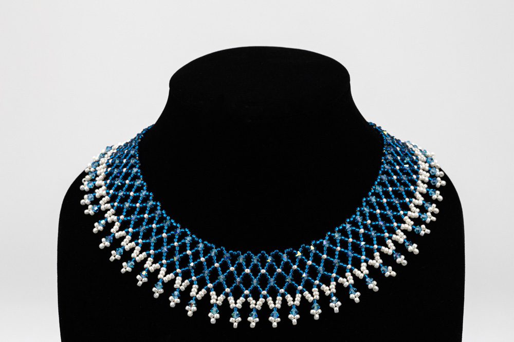 A necklace with blue and white beads on it